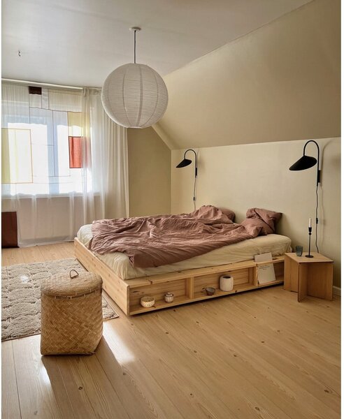 Dvoulůžková postel z borovicového dřeva s roštem 140x200 cm Ziggy – Karup Design