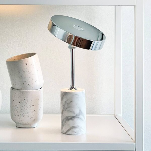 Dyberg Larsen LED stolní lampa na baterie Starlight, chrom/bílá, stmívatelný, Chrom / stříbro, Obývací pokoj / jídelna, kov, Design