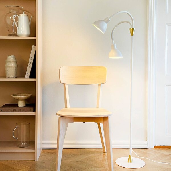 Dyberg Larsen Stojací lampa Lilje, bílá, výška 135 cm, 2ramenná, Bílá / opál, Obývací pokoj / jídelna, kov, Design