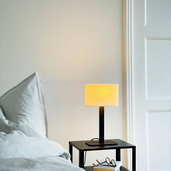 Dyberg Larsen stolní lampa Calix, přírodní bílá, výška 39 cm, Bílá / opál, Obývací pokoj / jídelna, Textil / tkanina / hedvábí, Design