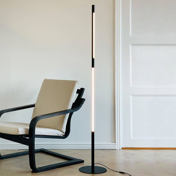 Dyberg Larsen LED stojací lampa Vagner, černá, výška 150 cm, stmívatelný, Černá, Obývací pokoj / jídelna, kov, Design