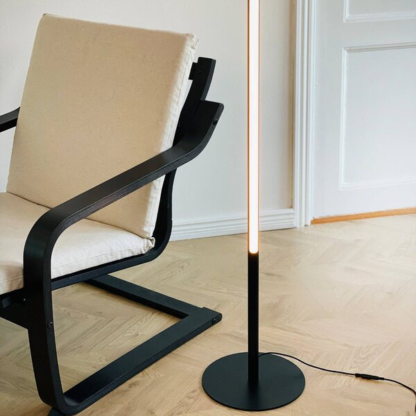 Dyberg Larsen LED stojací lampa Vagner, černá, výška 150 cm, stmívatelný, Černá, Obývací pokoj / jídelna, kov, Design