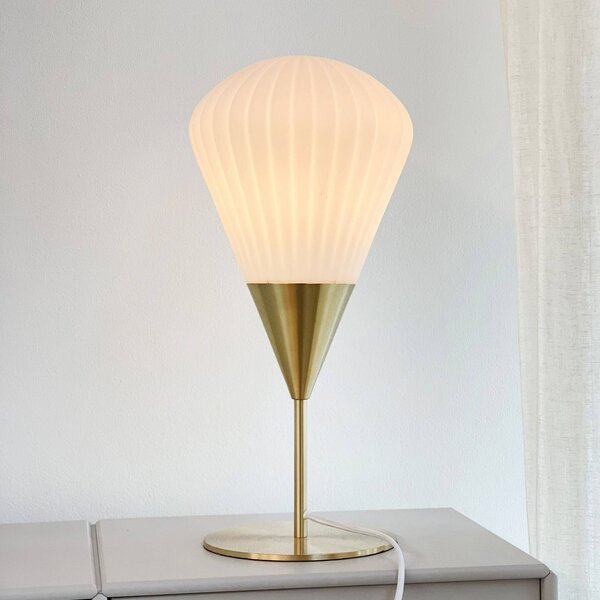 Dyberg Larsen Stolní lampa Ballon, bílá/mosazná, 46 cm, Mosaz / zlato, Obývací pokoj / jídelna, kov, Design