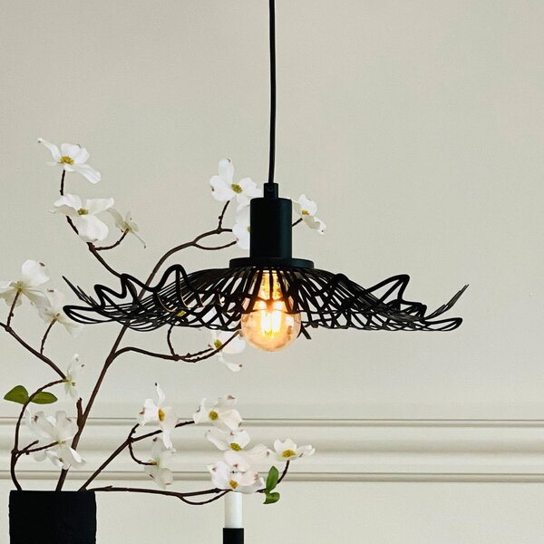Dyberg Larsen Závěsné světlo Flora, matná černá, Ø 40 cm, kov, stmívatelný, Černá, Obývací pokoj / jídelna, kov, Design
