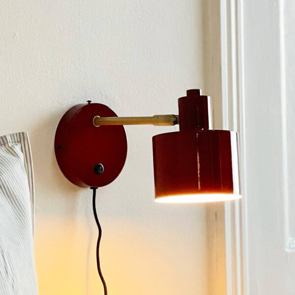 Dyberg Larsen Nástěnné světlo Ocean, tmavě červená, výška 30 cm, Červená, Obývací pokoj / jídelna, kov, Design