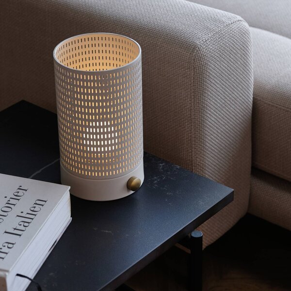 Dyberg Larsen LED stolní lampa na baterie Mesh, bílá, výška 20 cm, stmívatelný, Bílá / opál, Obývací pokoj / jídelna, kov, Design