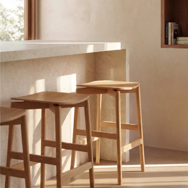 Kave Home Dřevěná barová židle Evera 66 cm