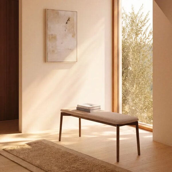 Kave Home Hnědá dřevěná lavice Evera 122 cm s čalouněným sedákem