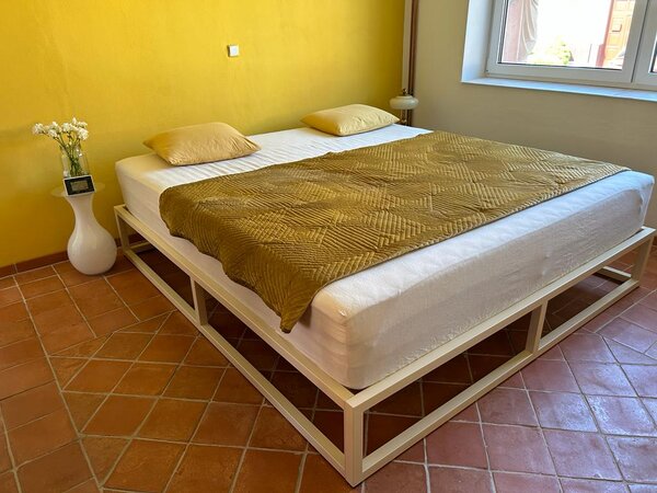 Nábytek ATIKA s.r.o. Kovová postel MINIMA Povrchová úprava: bílá, Rozměr: 200 x 200 cm