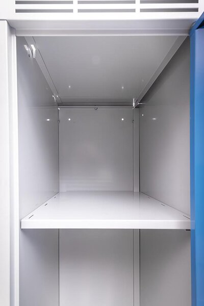 Kovová šatní skříň Trestles SS1M 1800x312x500 mm, 1 oddíl, světle modré dveře Typ zámku: cylindrický, Podnož: nožky