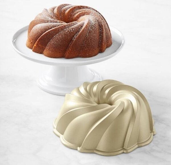 Nordic Ware forma bábovka Ware Swirl zlatá 2,4 l 94077 94077