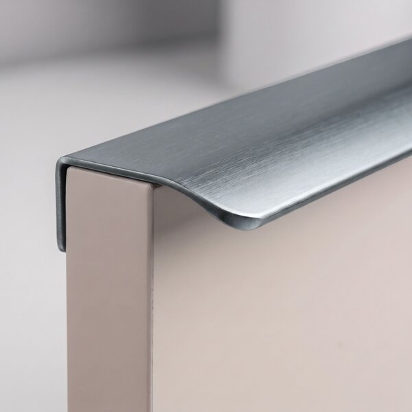 Úchytka ke skříňce REA Mono / Core 2ks. Brush Steel