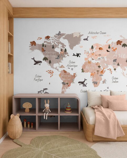 Fototapety Béžová mapa ve stylu akvarelu s motivy zvířat, rostlin a architektury. Popisky ve, Fototapety mapy světa, c00009frv3 : uwalls.cz