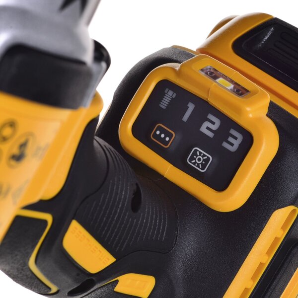 Rázový klíč 1/2" 18V 2x5,0Ah DCF900P2T-QW DEWALT