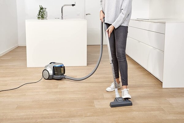 Šňůrový vysavač Black+Decker BXVML700E