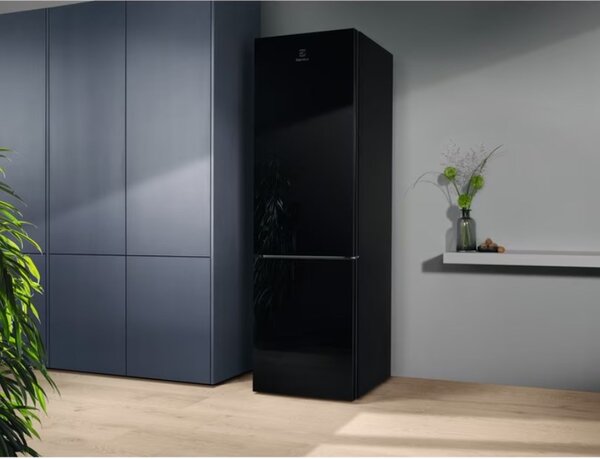 Chladnička s mrazničkou ELECTROLUX LNT7ME36K2