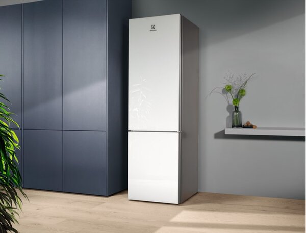 Chladnička s mrazničkou ELECTROLUX LNT7ME36G2