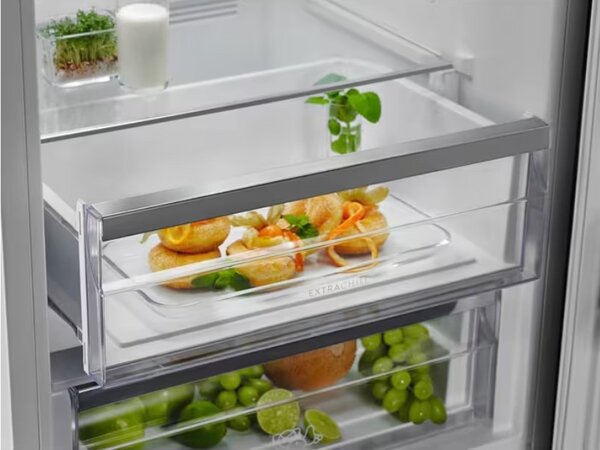 Chladnička s mrazničkou ELECTROLUX LNT7ME36K2