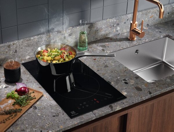 Electrolux LIT30230C Černá Vestavěné 29 cm Indukční varná deska se zónami 2 zóna/zón