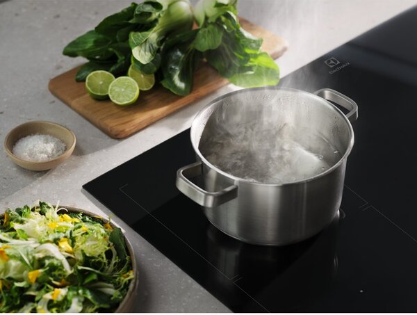 Electrolux LIT30230C Černá Vestavěné 29 cm Indukční varná deska se zónami 2 zóna/zón