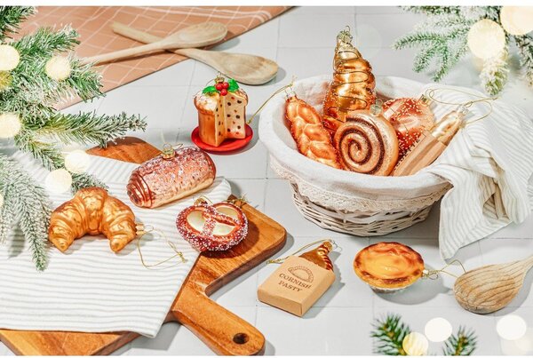 Skleněná vánoční ozdoba 3,5 cm Plait Bread – Sass & Belle