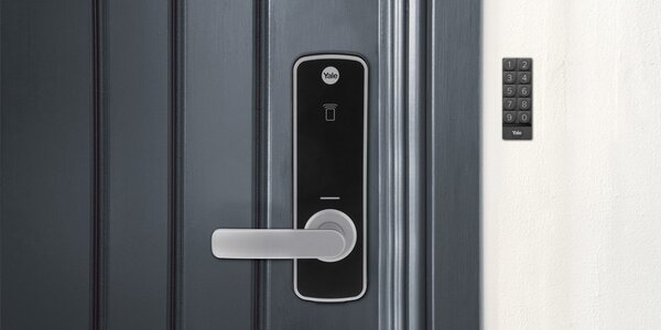 Yale 05/301000/BL numerická klávesnice Bluetooth Černá