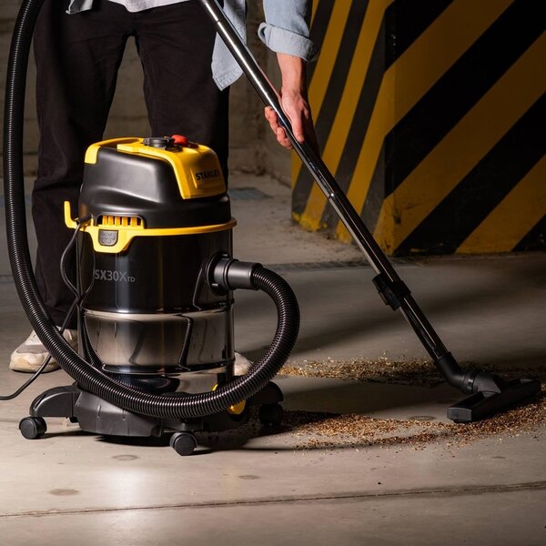 Vysavač STANLEY SXVC30XTDE Černá, Nerezová ocel, Žlutá 1600 W