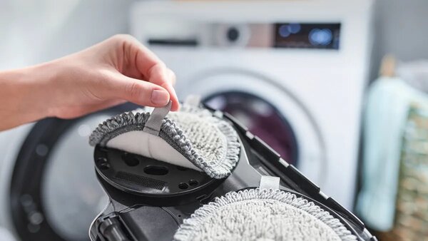 BOSCH Akumulátorový vysavač 2 v 1, vysávání a mopování Unlimited 7 ProHygienic Aqua White
