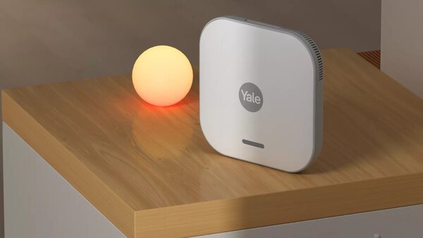 Startovací sada Yale Smart Alarm 7 položek - ústředna, klávesnice, dálkový ovladač, 2x pohybový senzor, 2x okenní/dveřní senzor