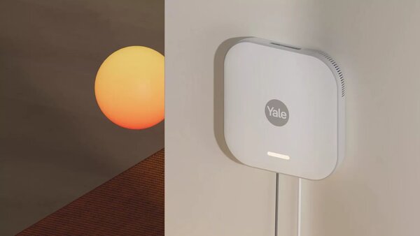 Startovací sada Yale Smart Alarm 7 položek - ústředna, klávesnice, dálkový ovladač, 2x pohybový senzor, 2x okenní/dveřní senzor