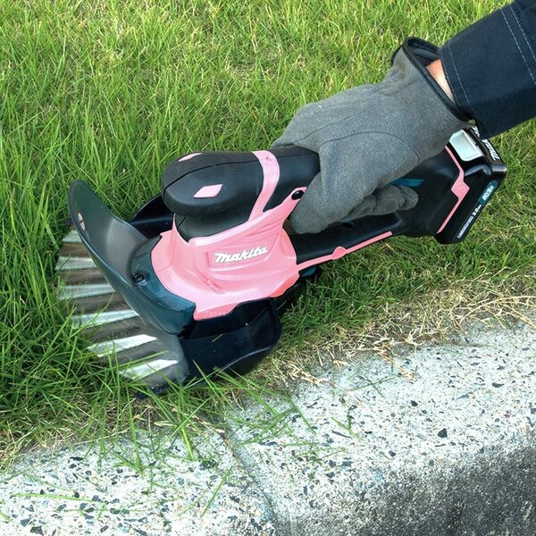 Nůžky na trávu a živé rostliny. 12V UM600DSAP MAKITA