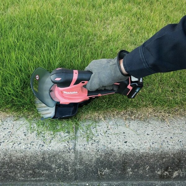 Nůžky na trávu a živé rostliny. 12V UM600DSAP MAKITA