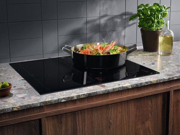Electrolux EIS62453 Černá Vestavěné 60 cm Indukční varná deska se zónami 4 zóna/zón