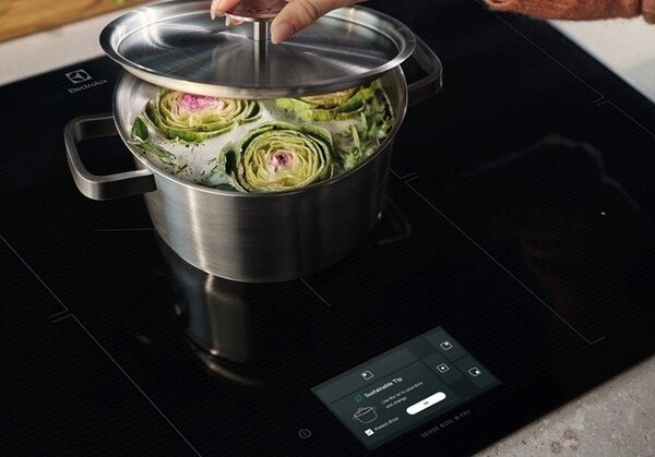 Electrolux EIS77453 Vestavná indukční varná deska 4 zóny Černá