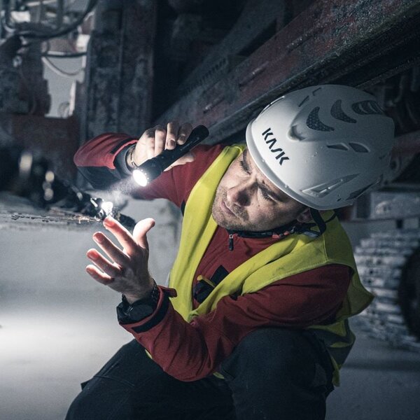 Ledlenser P7R Černá Ruční svítilna LED