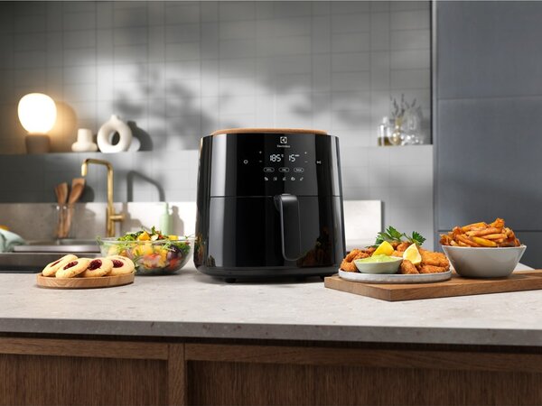 Electrolux EAF7B Samostarný 6,8 l Samostatné 1800 W Horkovzdušná fritéza Černá