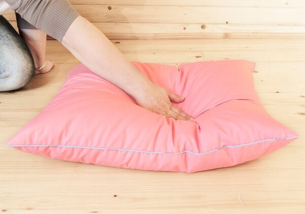 Péřový polštář 70×90 cm růžový – 1750 g husí peří