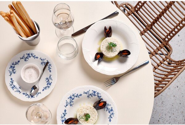 Bílý/modrý hluboký porcelánový talíř ø 23,5 cm Retro – BonBistro