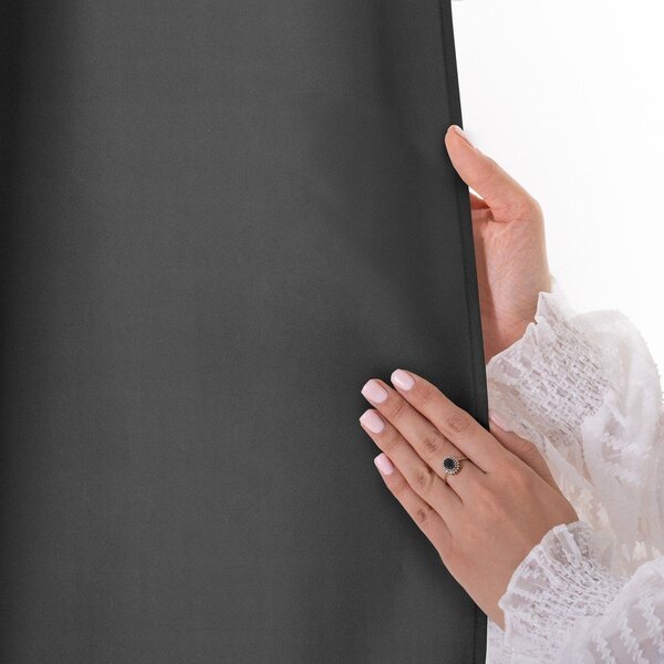 Antracitový dimout závěs 140x250 cm Carli – Restilo