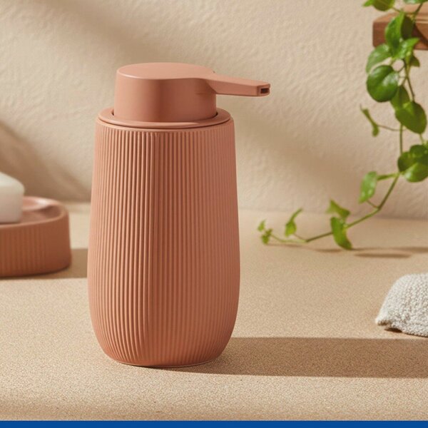 Hnědý plastový dávkovač mýdla 400 ml Fablo – Wenko