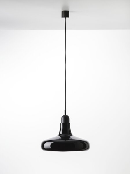 Brokis PC00911_017 Shadows XL, závěsné svítidlo z foukaného skla, lesklé černé sklo/ černý dub/ černý kabel, 5W LED, prům. 39,5cm