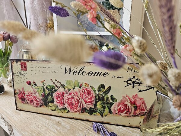 Béžová antik nástěnná kovová cedule s růžemi Welcome Home - 50*20 cm