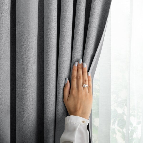 Šedý zatemňovací závěs 140x250 cm Corita – Restilo