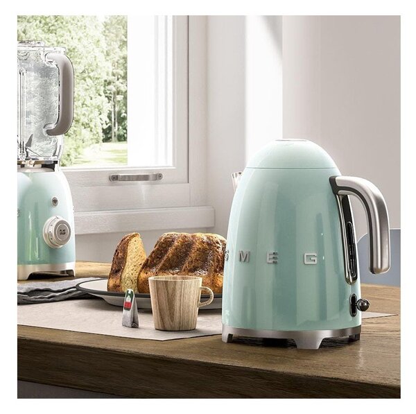 Světle zelená rychlovarná konvice 1,7 l 50's Retro Style – SMEG