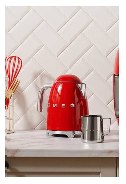 Červená rychlovarná konvice SMEG