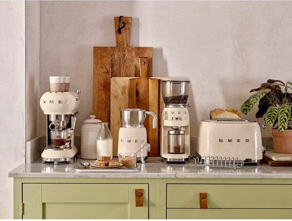 Béžový elektrický šlehač mléka 50's Retro Style – SMEG