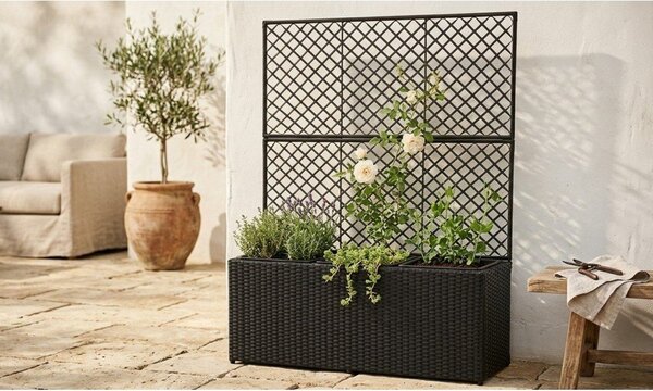 Černý zahradní květináč Bonami Essentials Wall