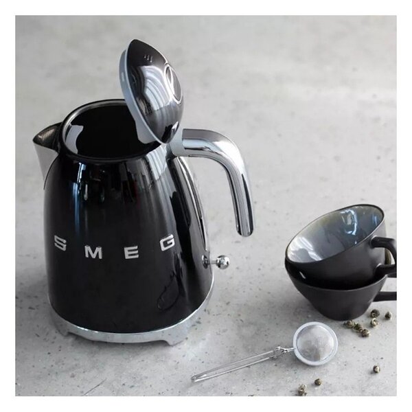 Černá rychlovarná konvice z nerezové oceli 1,7 l Retro Style – SMEG