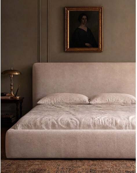 Béžová čalouněná dvoulůžková postel s úložným prostorem s roštem 160x200 cm Colonel – Cosmopolitan Design
