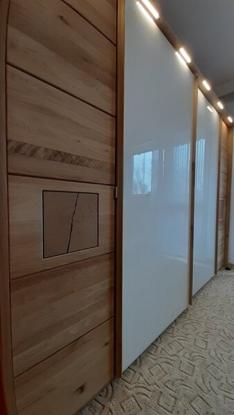 GRAZ - posuvná skříň divoký DUB masiv 246 cm